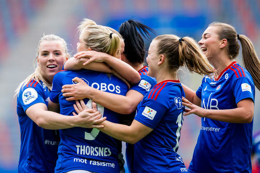 Players of Vålerenga celebrate the 1-0 goal