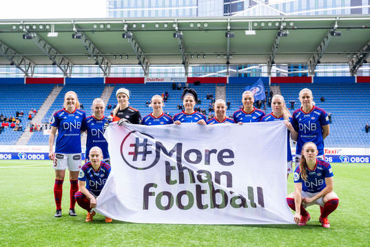 Players of Vålerenga pose for a team photo
