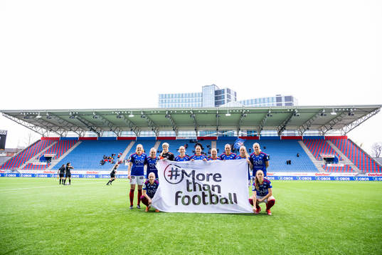 Players of Vålerenga pose for a team photo