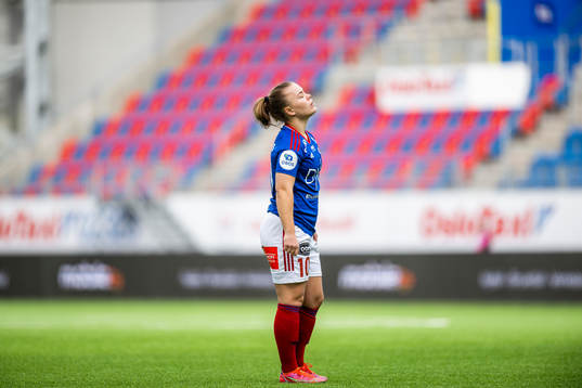 Olaug Tvedten of Vålerenga looks dejected