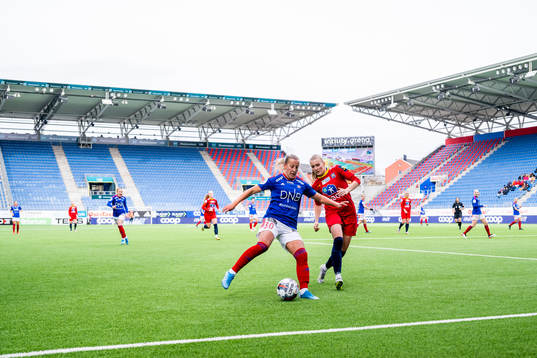 Stine Nybø Brekken of Vålerenga and Oline Brekke Fuglem