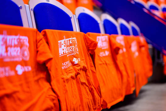 T-shirts på alla stolar före kvartsfinal två i SHL