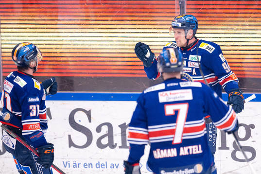 Växjös Joel Persson jublar