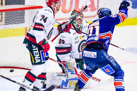 Frölundas målvakt Matthew Tomkins deppar