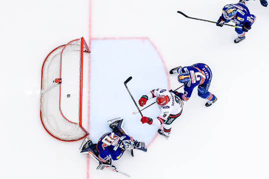 Frölundas Jan Mursak jublar när Nicklas Lasu (ej i bild)