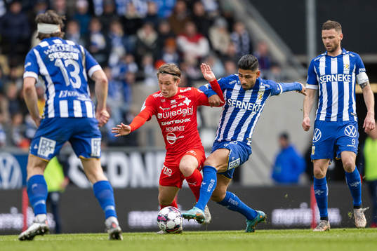 Värnamos William Kenndal och IFK Göteborgs Hosam Aiesh