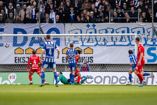 IFK Göteborgs Simon Thern gör 1-0