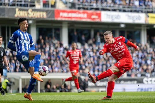 IFK Göteborgs Tobias Sana och Värnamos Oscar Johansson