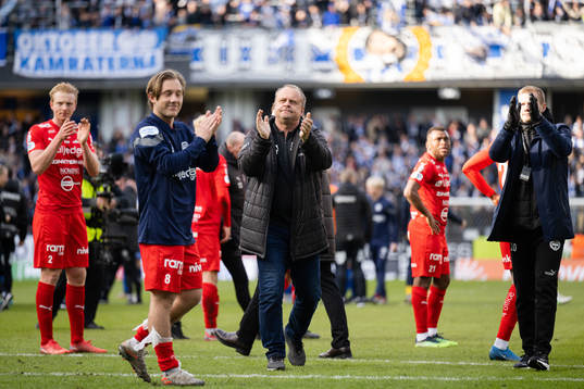 Värnamos assisterande tränare Jonas Thern tackar