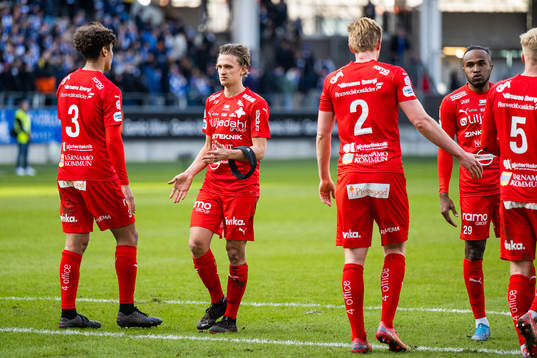 Värnamos Robin Tihi och Charlie Vindehall deppar
