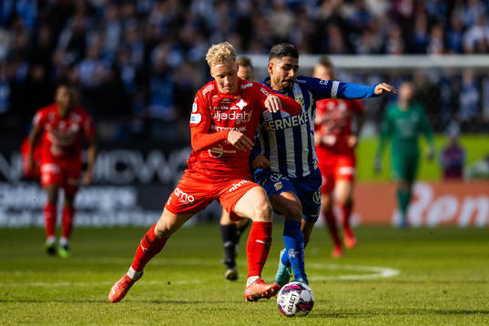 Värnamos Victor Larsson och IFK Göteborgs Hosam Aiesh