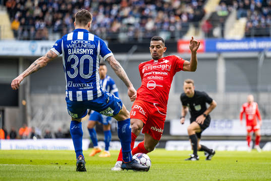 IFK Göteborgs Mattias Bjärsmyr och Värnamos Wenderson