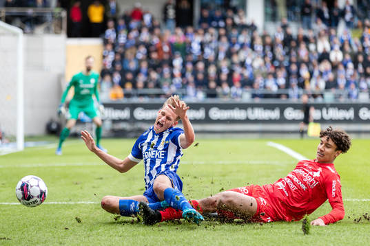IFK Göteborgs Oscar Vilhelmsson och Värnamos Robin Tihi