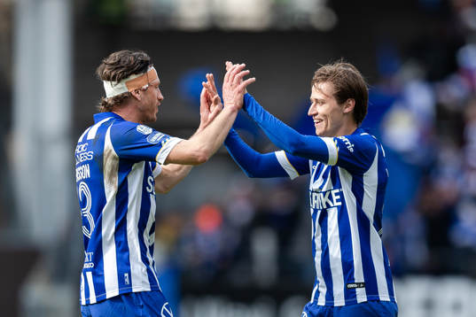 IFK Göteborgs Gustav Svensson och Simon Thern jublar