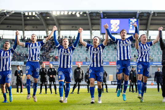 IFK Göteborgs spelare jublar