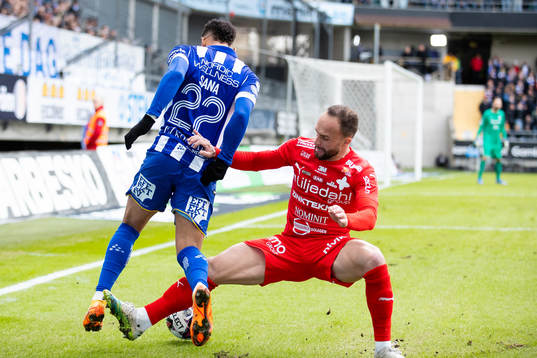 IFK Göteborgs Tobias Sana och Värnamos Evaldo Nascimento