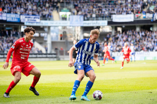 Värnamos Robin Tihi och IFK Göteborgs Oscar Vilhelmsson
