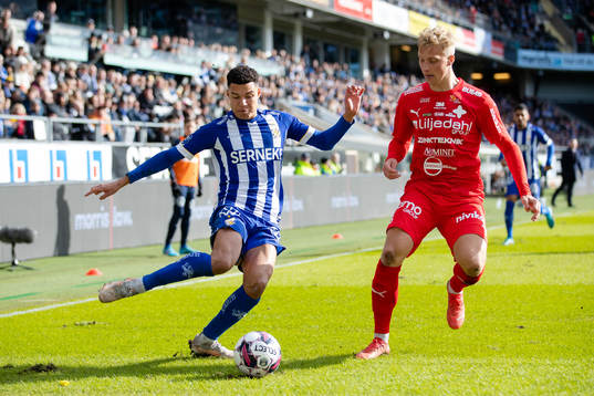 IFK Göteborgs Alexander Jallow och Värnamos Victor Larsson