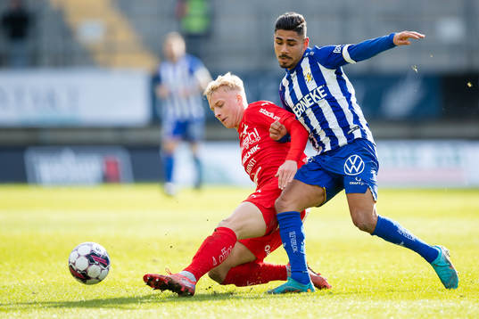 Värnamos Victor Larsson och IFK Göteborgs Hosam Aiesh