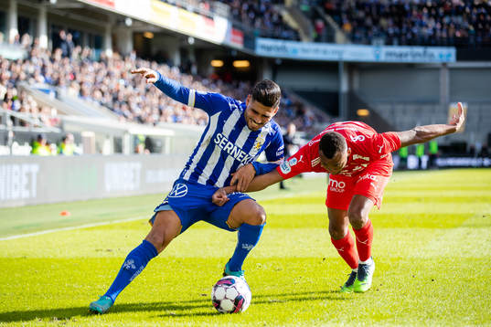 IFK Göteborgs Hosam Aiesh och Värnamos Wenderson Oliveira