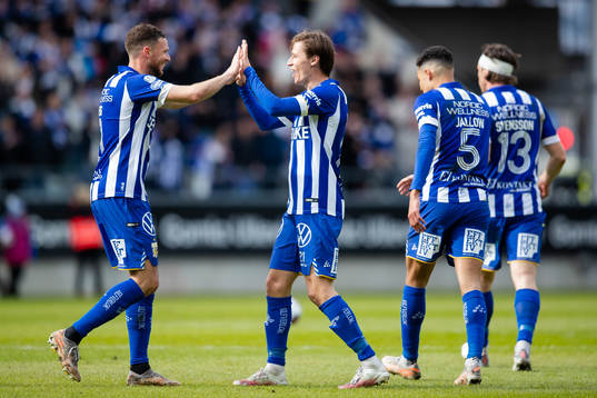 IFK Göteborgs Marcus Berg jublar ihop med 1-0 målskytten