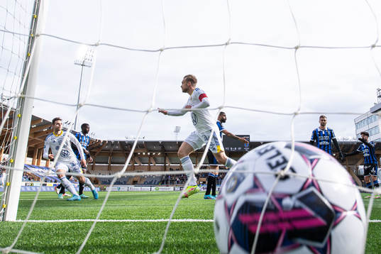 Sundsvalls Pontus Engblom jublar