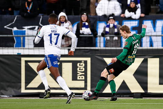 Varbergs Alexander Johansson gör mål 0-1
