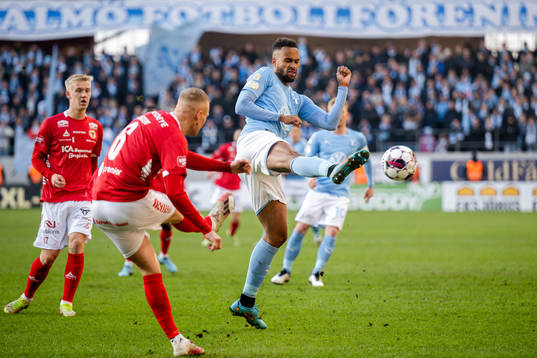 Kalmars Rasmus Sjöstedt och Malmö FFs Isaac Kiese Thelin