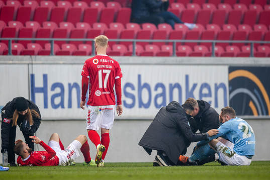 Kalmars Filip Sachpekidis och Malmö FFs Lasse Nielsen får