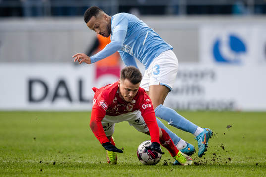 Kalmars Simon Skrabb och Malmö FFs Martin Olsson