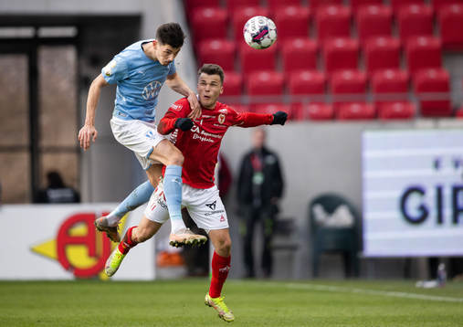 Malmö FFs Dennis Hadzikadunic och Kalmars Simon Skrabb