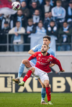Malmö FFs Dennis Hadzikadunic  och Kalmars Filip