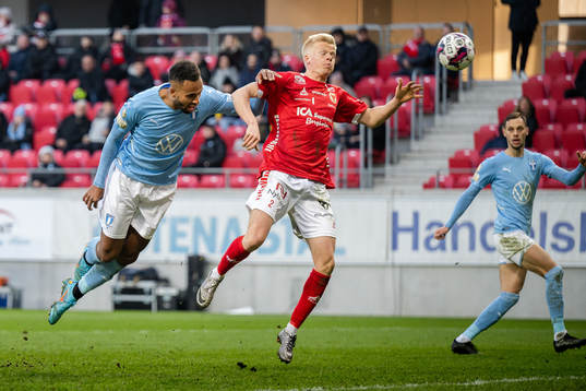 Malmö FFs Isaac Kiese Thelin och Kalmars Alex Lindahl