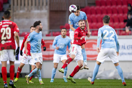 Malmö FFs Dennis Hadzikadunic  och Kalmars Filip