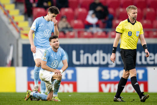 Malmö FFs Dennis Hadzikadunic  och Erdal Rakip deppar