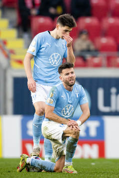 Malmö FFs Dennis Hadzikadunic  och Erdal Rakip deppar
