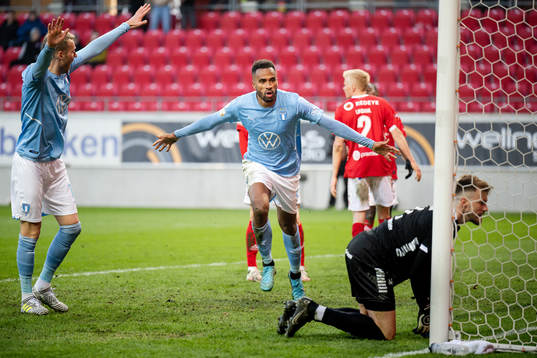 Malmö FFs Ola Toivonen och Isaac Kiese Thelin jublar