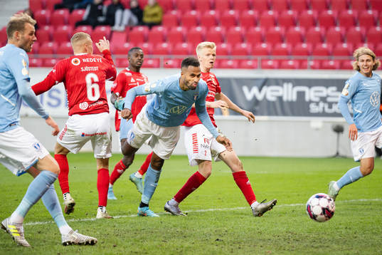 Malmö FFs Isaac Kiese Thelin gör 0-1