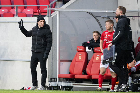 Kalmars tränare Henrik Rydström reagerar