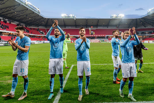 Malmö FFs Dennis Hadzikadunic , Isaac Kiese Thelin , Adi