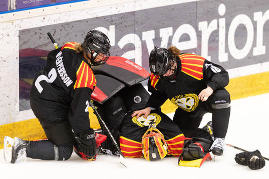 Brynäs målvakt Ellen Jonsson har ont