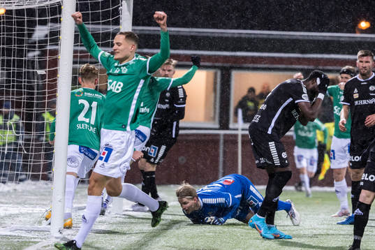 Örebros William Eskelinen och Nasiru Moro deppar