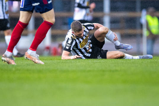 Landskronas Erik Pärsson har ont