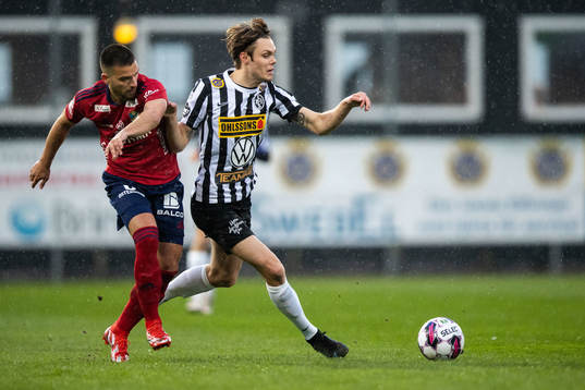 Östers Vladimir Rodic och Landskronas Albin Linnér
