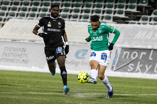 Brages Joakin Persson och Örebros Nasiru Moro