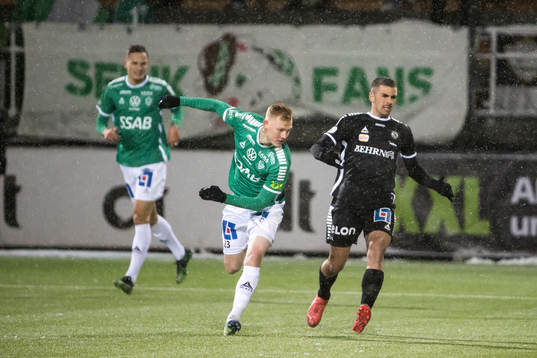 Brages Christoffer Redenstand och Örebros Hussein Ali