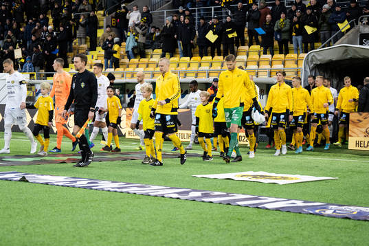 Lagen kommer in på planen