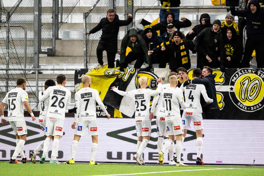 Mjällbys spelare jublar