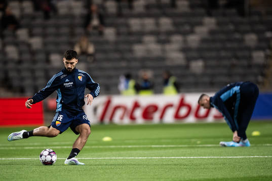 Djurgårdens Sead Haksabanovic värmer upp