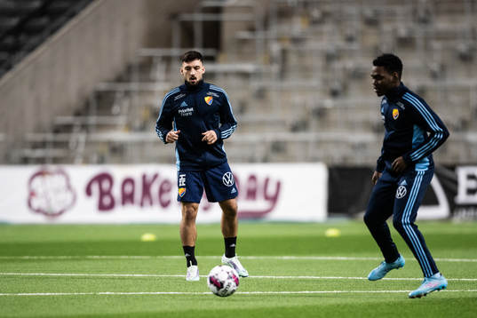 Djurgårdens Sead Haksabanovic värmer upp